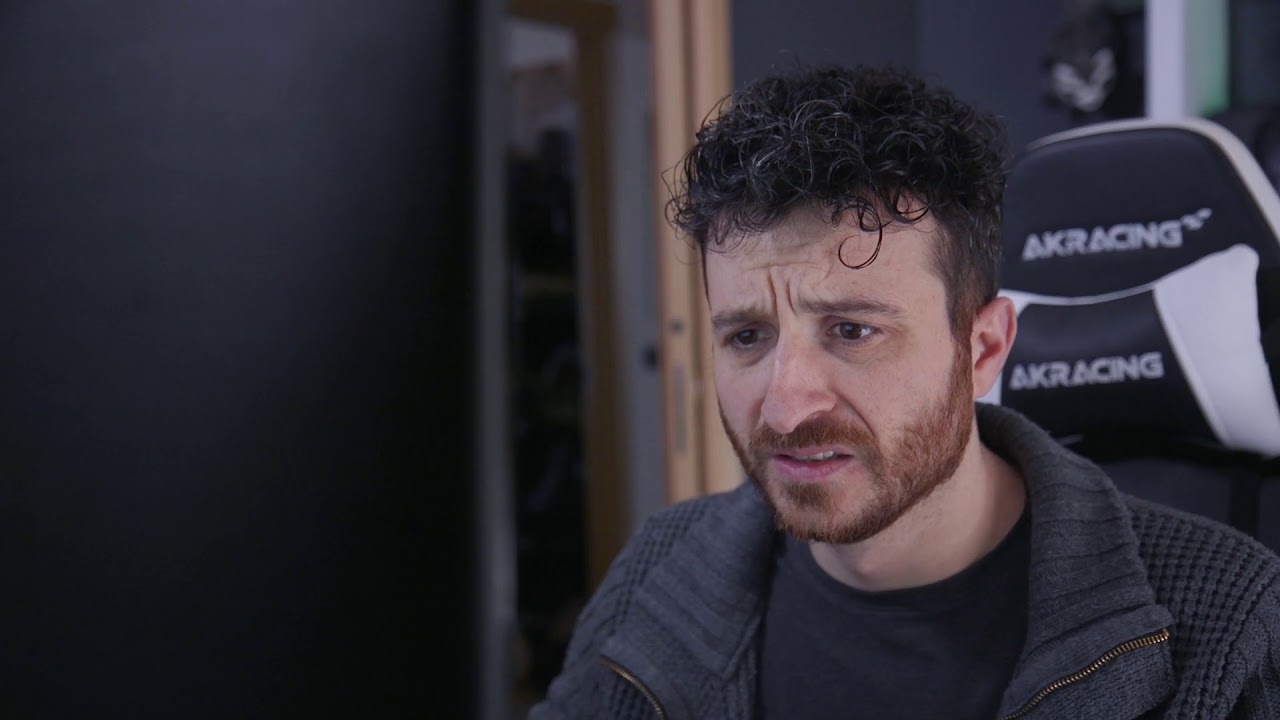 Il VIDEOGIOCATORE SCEMO IMPAZZISCE SU YOUTUBE