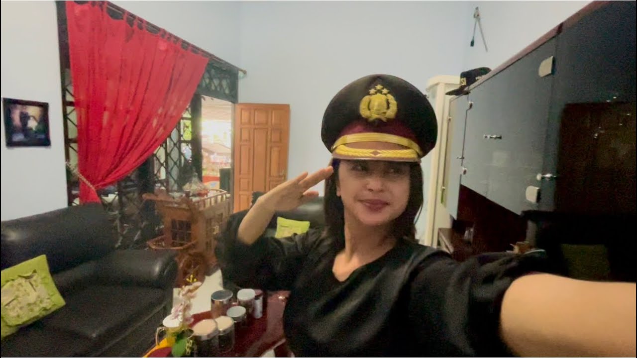 Harus nyekar ke almarhum papi, dan puasa pertama bareng mami tercinta