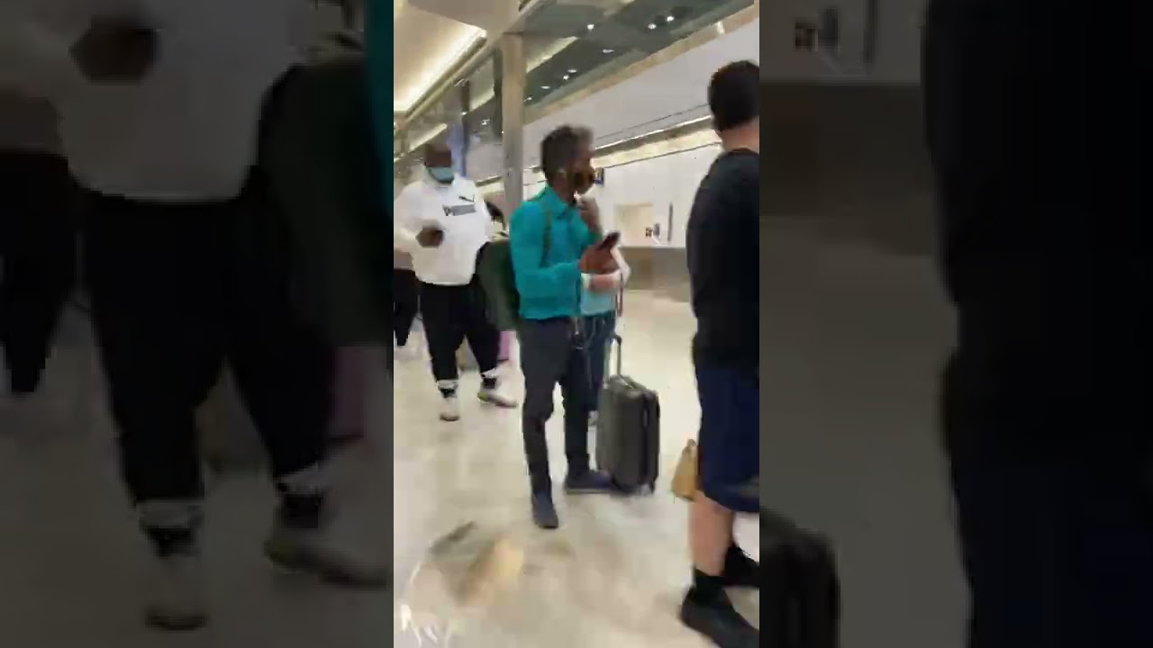 Hundreds of delays and flight cancellations at 