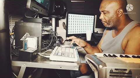 Hollywoodjaypee making a beat in the studio!