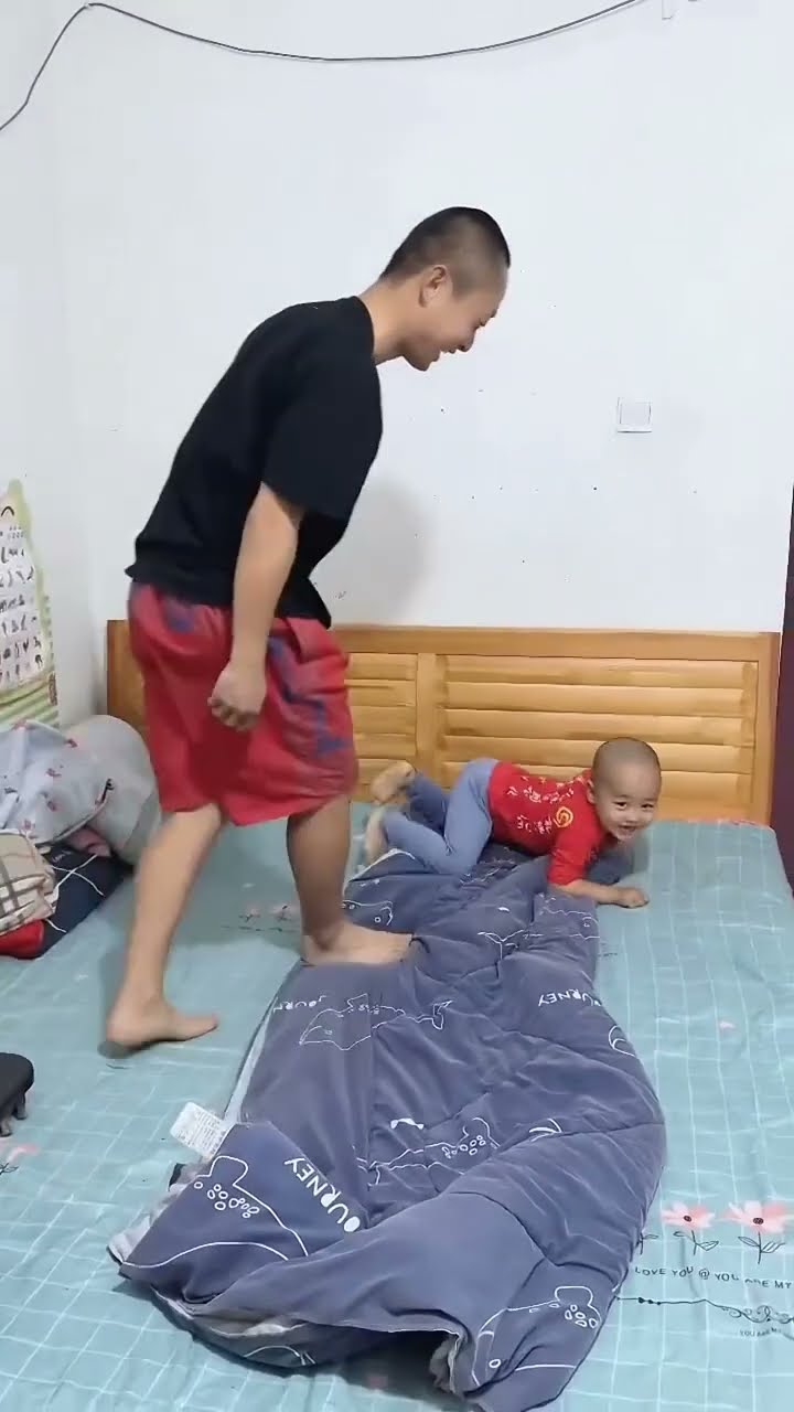 亲子小游戏，爸爸带娃活着就好！#Cute baby#Cute#呆萌小米宝#聪明宝宝#萌娃