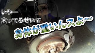 世間の整備工場から。 113 日産キューブZ12のロアアーム交換