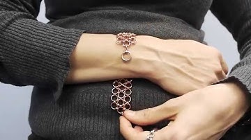 How to Fasten a Bracelet with a Toggle Closure (jewelry tips)