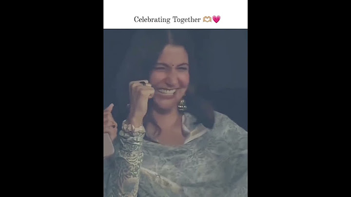 Virat Anushka love moments at stadium 😍 #viratkohli #anushkasharma #shortvideo #Kohlibowling