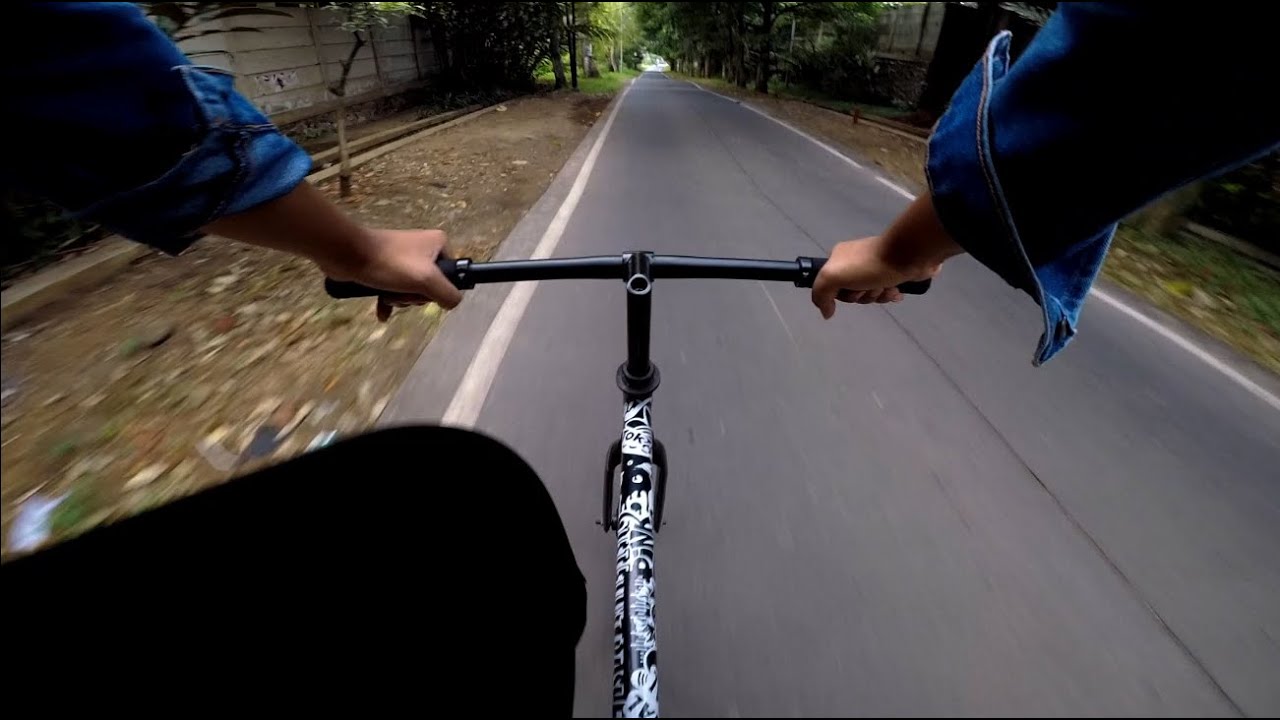 Going Downhill Brakeless Fixed Gear Pov Youtube 