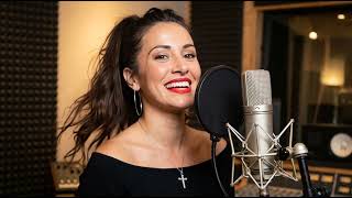 La Reina del Bus y el Novio de la Ruta 7 - Music video screenshot 1