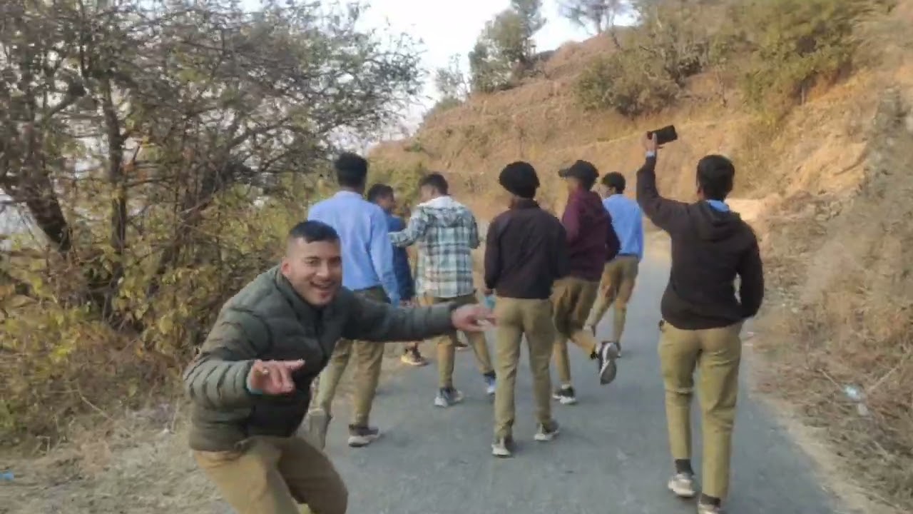 आज हुई क्लास 12th वालों की विदाई और विदाई के साथ साथ खूब मस्ती और रोना हुआ 💯💯🍀#farewell #party 