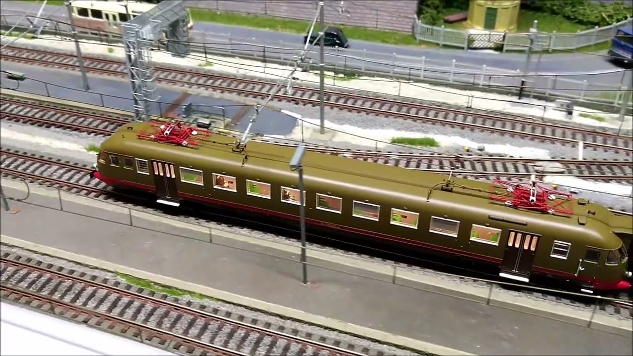 Plastico Costanzi - La Ale540.018 e il rimorchio Le600.030