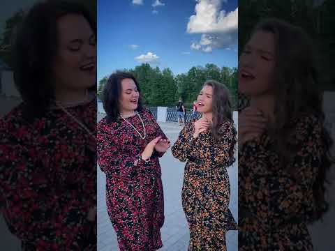Девушки поют в центре Воронежа | Вокальный дуэт «ИВА» Ивушки