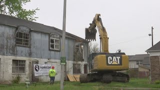 City begins demolition of northeast Indy condominium