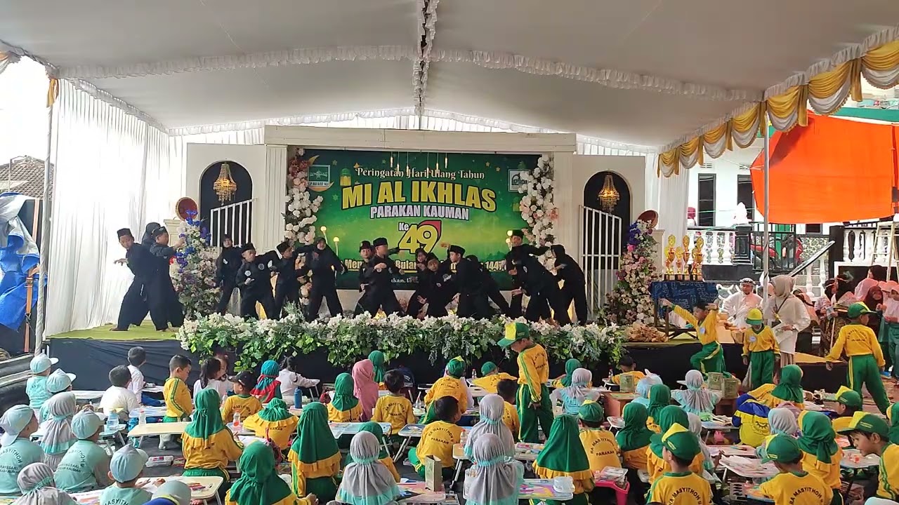 Penampilan Pencak silat PagarNusa LGBR Bambu Runcinh I HUT MI Al Ikhlas Ke-49
