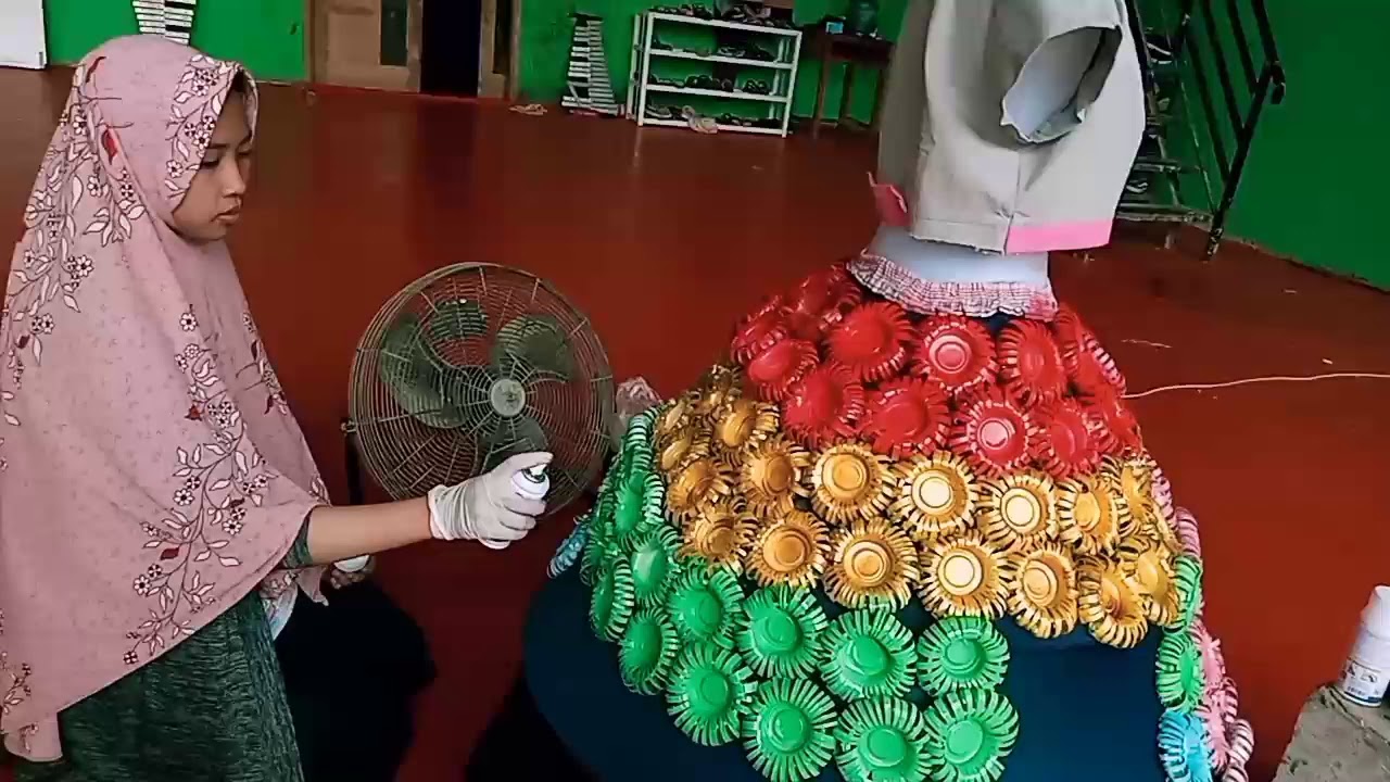 PEMBUATAN GAUN DARI AQUA GELAS || SANTRI BARU || PONDOK PESANTREN DAARUL SHAFA