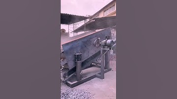 Model 1236 vibrating screening machine, 4 layers of screens can screen 5 kinds of sand and gravel.