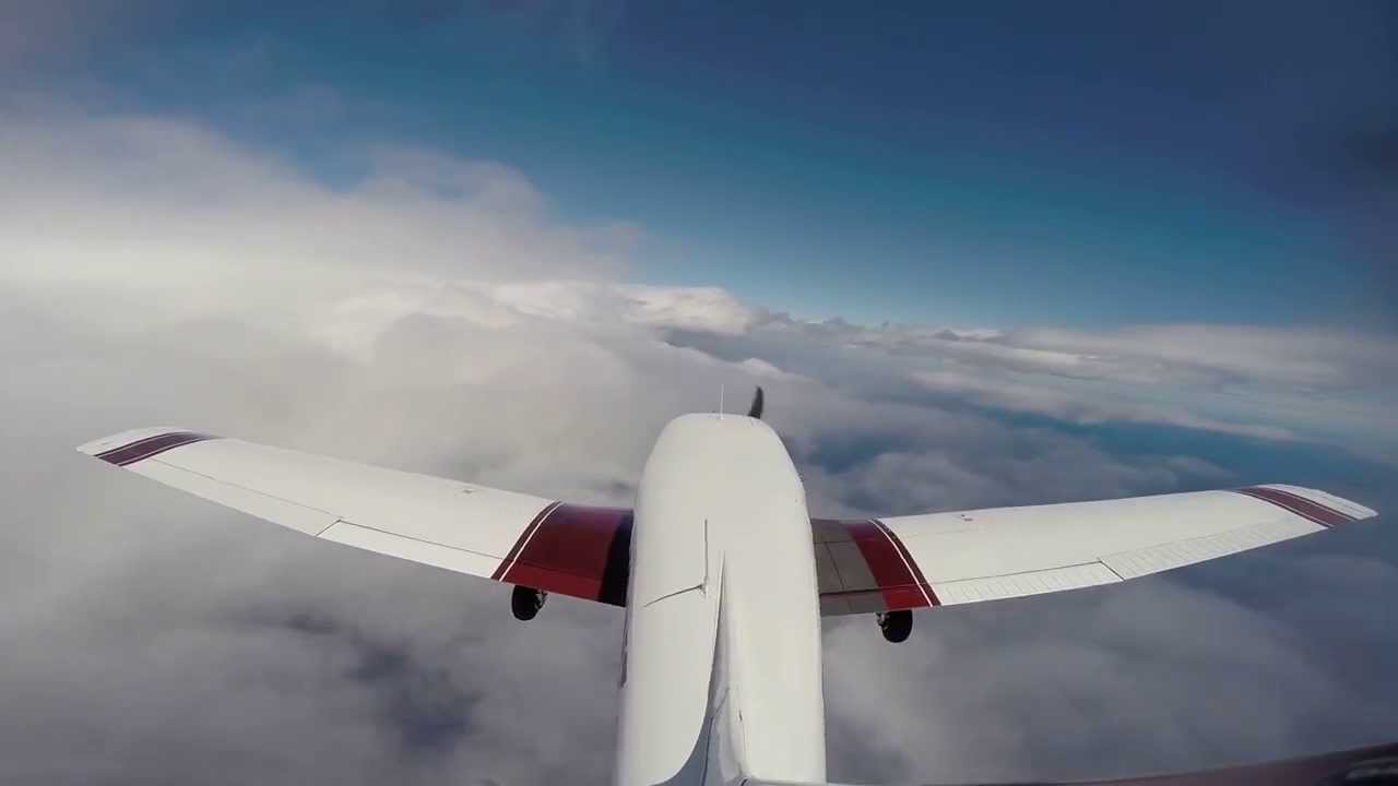 Descent, approach and landing at La Palma airport.