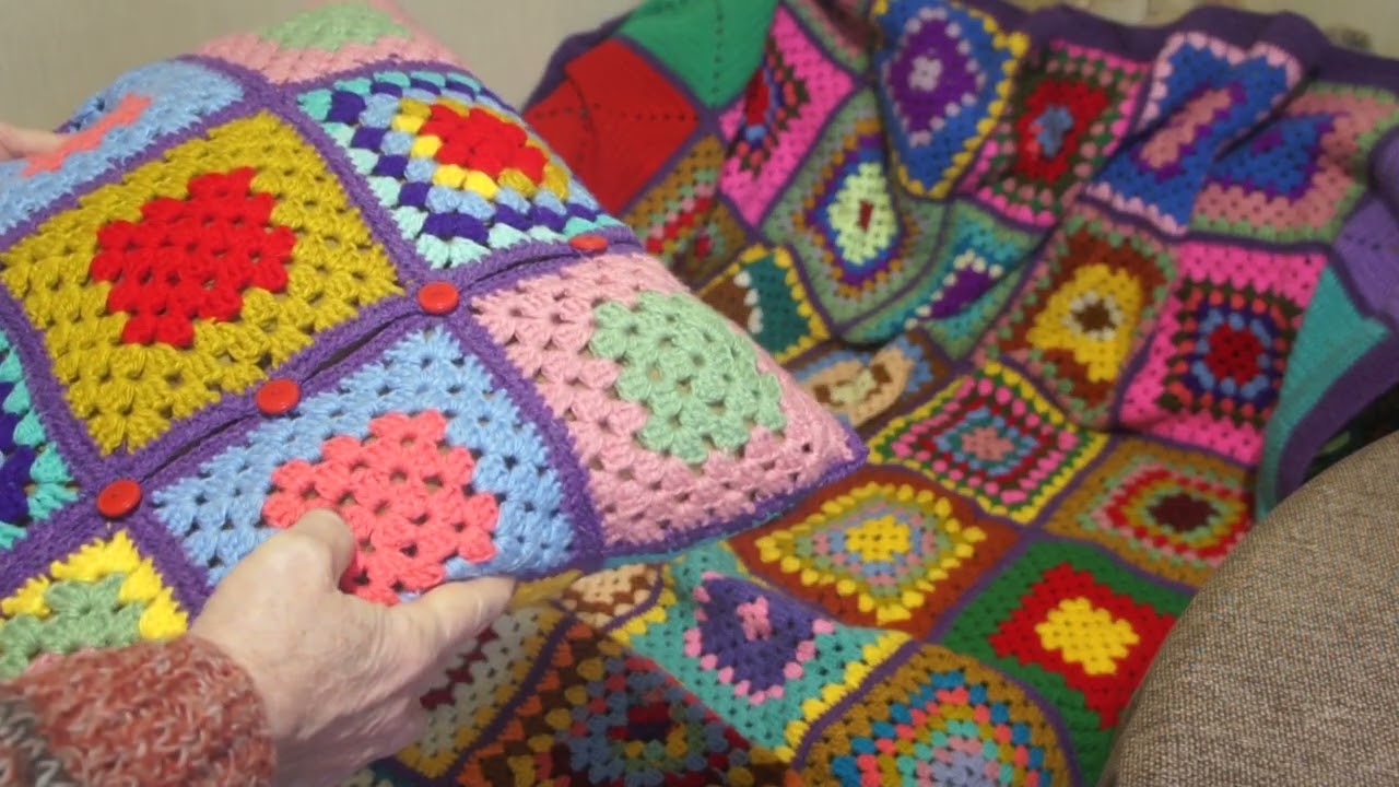 Плед и наволочка из кавказской пряжи .