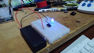 ATtiny85でLチカ上手くできました