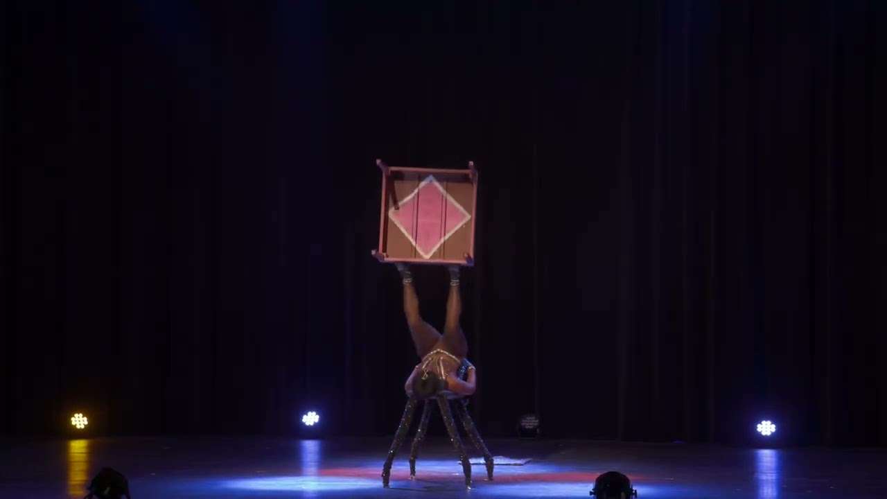 Helen the foot juggler performing juggling festivals  @helenthefootjuggler