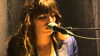 Video thumbnail of "Lou Doillon  : Left Behind"