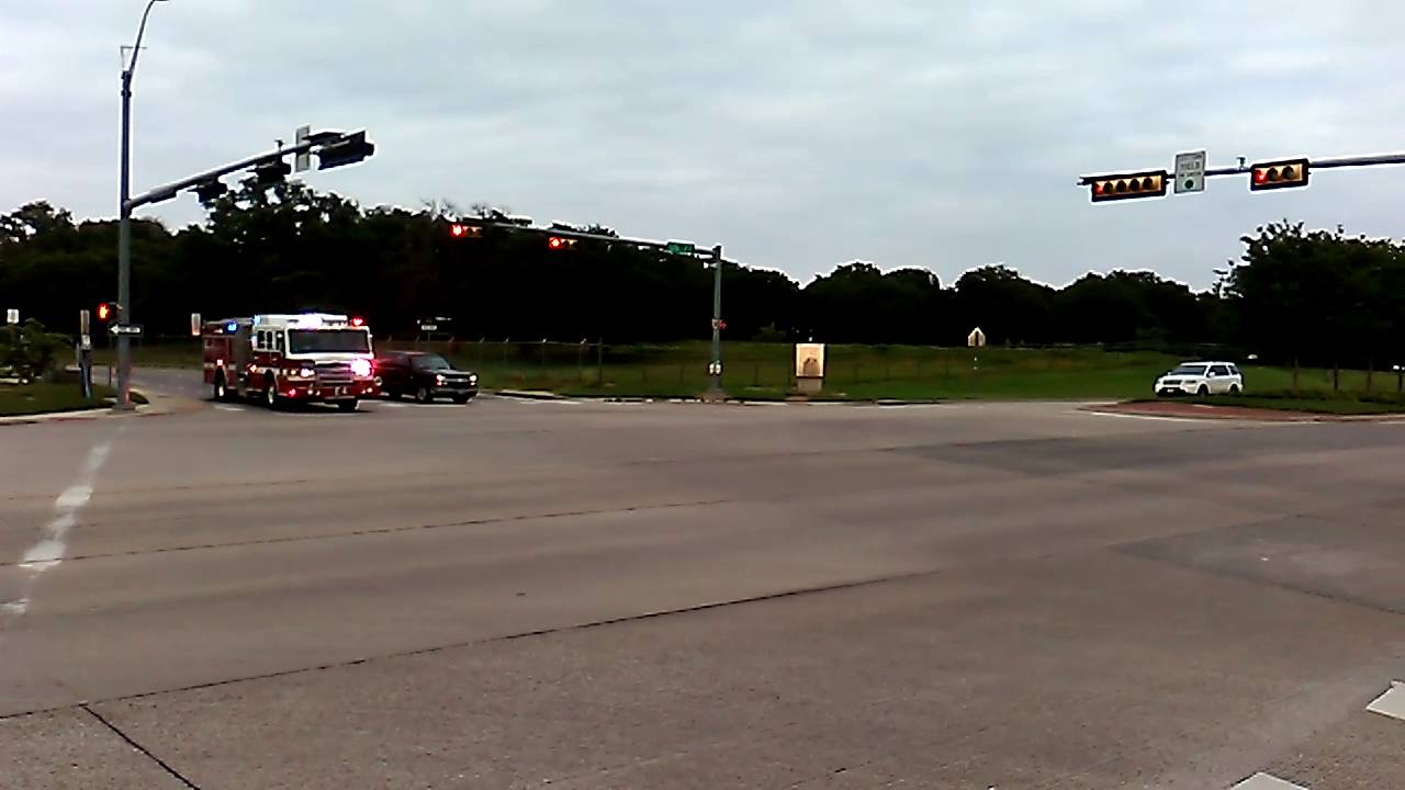 Denton,Tx Fire/Rescue Engine 4&Ambulance 5 on a emergency run YouTube