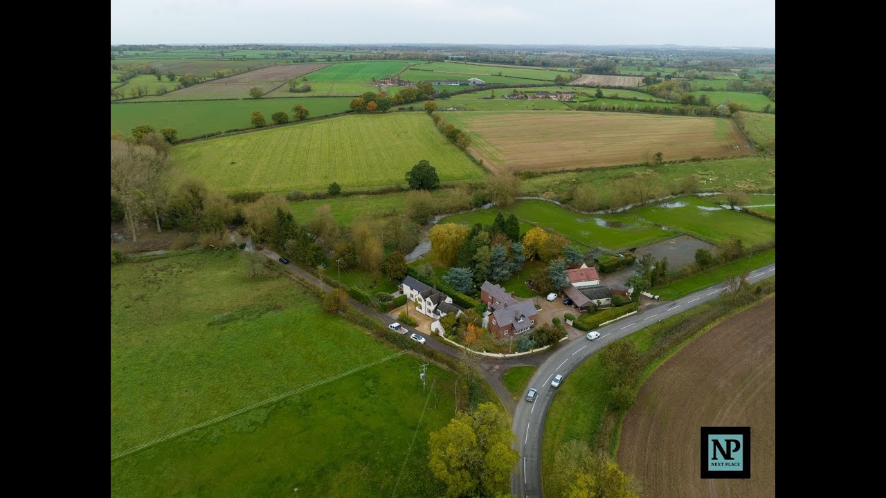 Lovetts Bridge Cottage Detached Property for sale in 0.4 Acres in