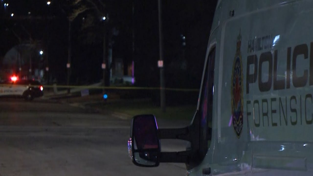 Police searching for suspects in east Hamilton Mountain homicide - YouTube