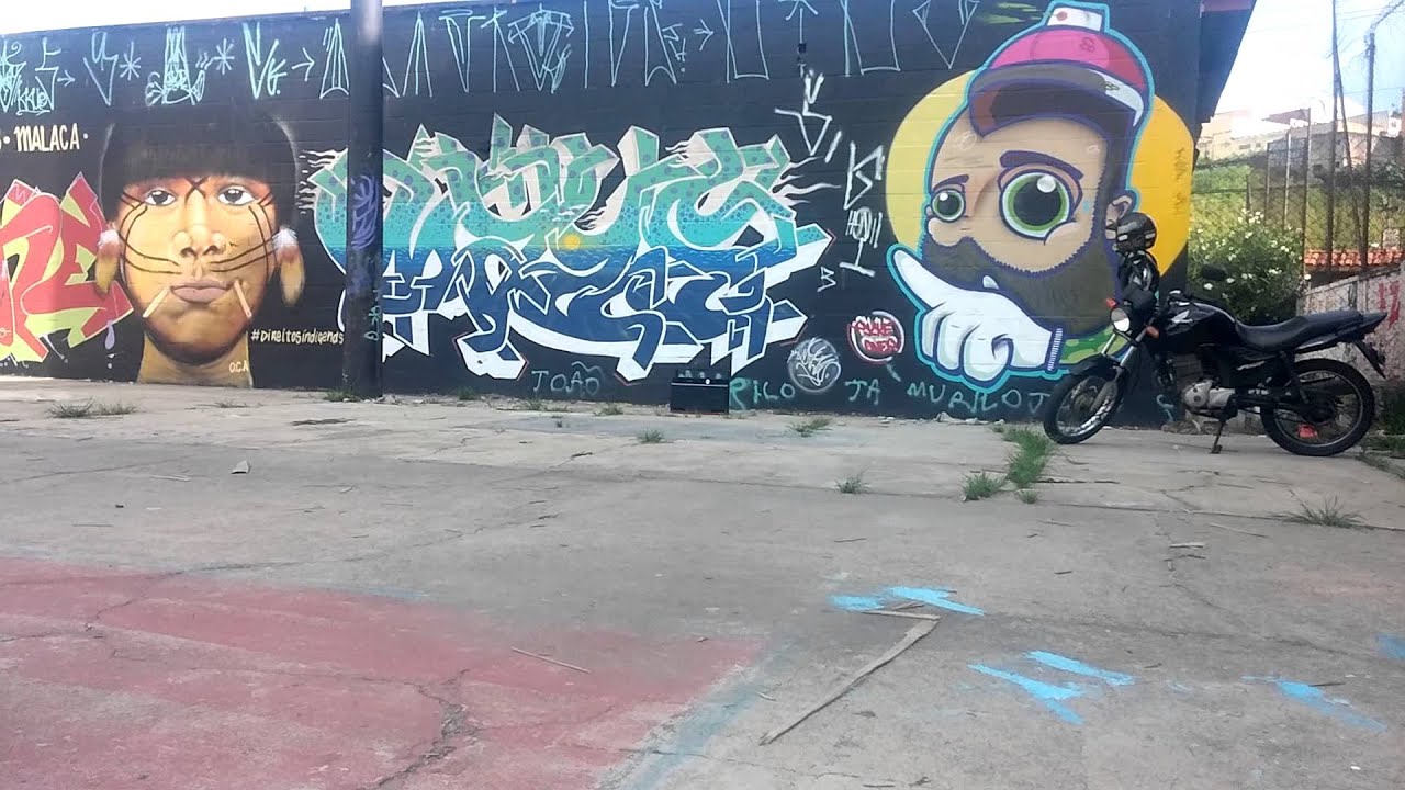 BT speaker Aiwa Exos-9 on Basketball Playground.