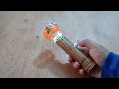 como hacer linterna con material reciclado