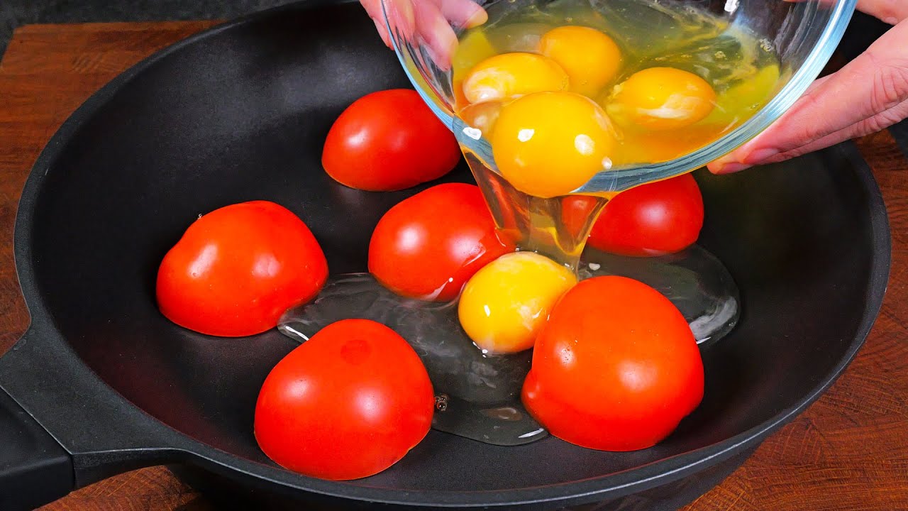 Gießen Sie einfach Eier über Tomaten! So lecker habe ich es noch nie gegessen!