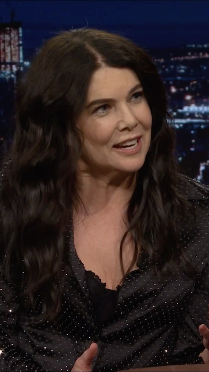A hot dog vendor called out #LaurenGraham while she was taking a selfie w/ her #TheZSuite billboard