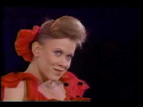 Бөтелкемен жұдырықтасып жатқан трансвеститтердің суреттері