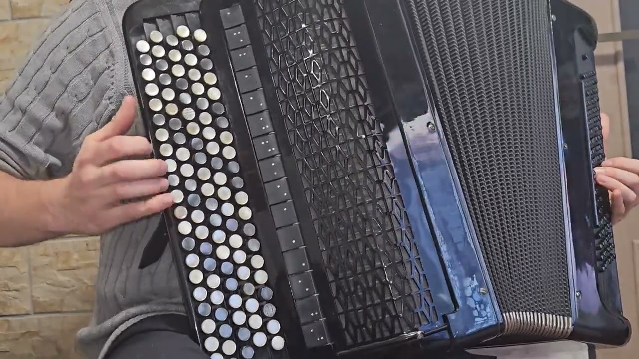 Volodymyr Ivasyuk – Vodohrai (Водограй) | Ukrainian Classic Song on accordion