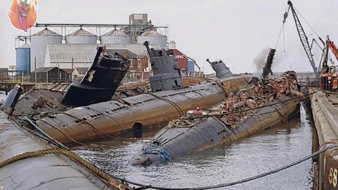 Флот россии уничтожен. Кладбище атомных подводных лодок Мурманск. Кладбище подводных лодок СССР. Кладбище подводных лодок Владивосток. Списанные подводные лодки.