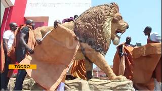 King Oyo Mourned in Tooro as Elders Begin Cultural Rituals; Lion Monument Covered in Fort Portal