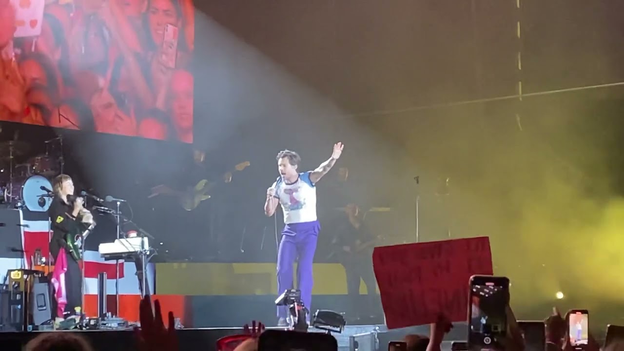 she's dressed as a banana lyrics Harry Styles Brings Back The Banana Song
