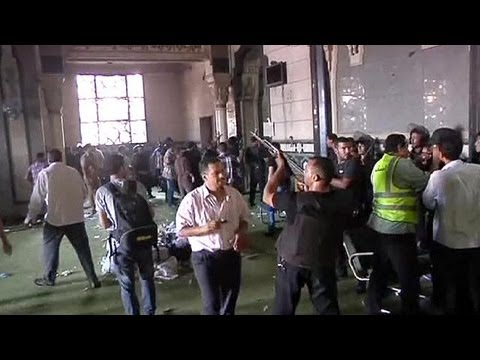 إخلاء مسجد الفتح من مؤيدي الرئيس المعزول محمد مرسي