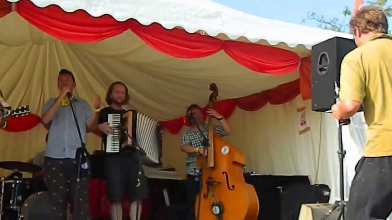 The Skimmity Hitchers "There's a Bad Town on the Coast" (Featuring Vinnie Blue on guest accordion)