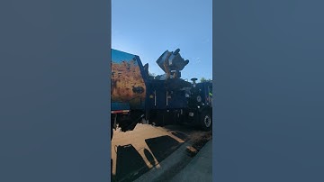 again my mom made me put this song in!!!!!!!! #truck #garbagetrucks #garbagebin #trashtrucks #trash