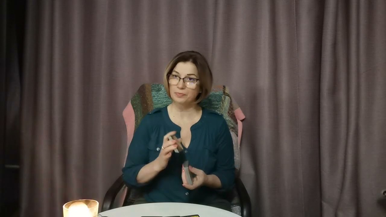 Женщина старше, мужчина младше. Расклад Таро