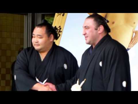 初優勝の栃ノ心(Tochinoshin)と4度目優勝の鶴竜(Kakuryu)の優勝額贈呈式（2018年5月12日優勝額贈呈式)