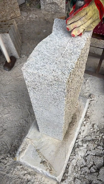 Chiseled a natural face on this grey granite block in 3 minutes😎