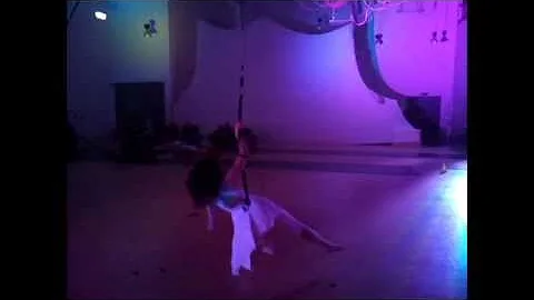 'iele' aerial dance on flyweight chains, Andrea Knox