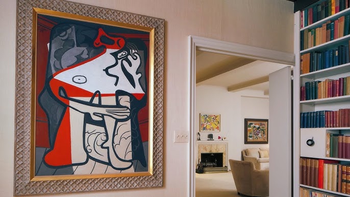 Сара - сексуалды бейне жүргізушісі. Неліктен клитор қызыл болады?