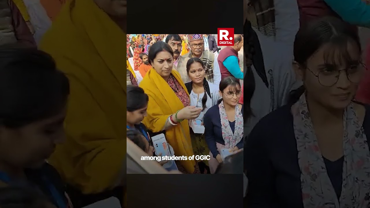 BJP leader Smriti Irani distributes smartphones among students of GGIC in Amethi