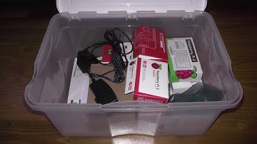 Sinclair QL RELOADED, THE DISTRIBUTION! Raspberry Pi edition with uQLx 2017 and SMSQmulator out now!