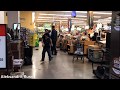 Лос-Анджелес видео из магазина Ralphs. A man openly stole alcohol in the store Ralphs.