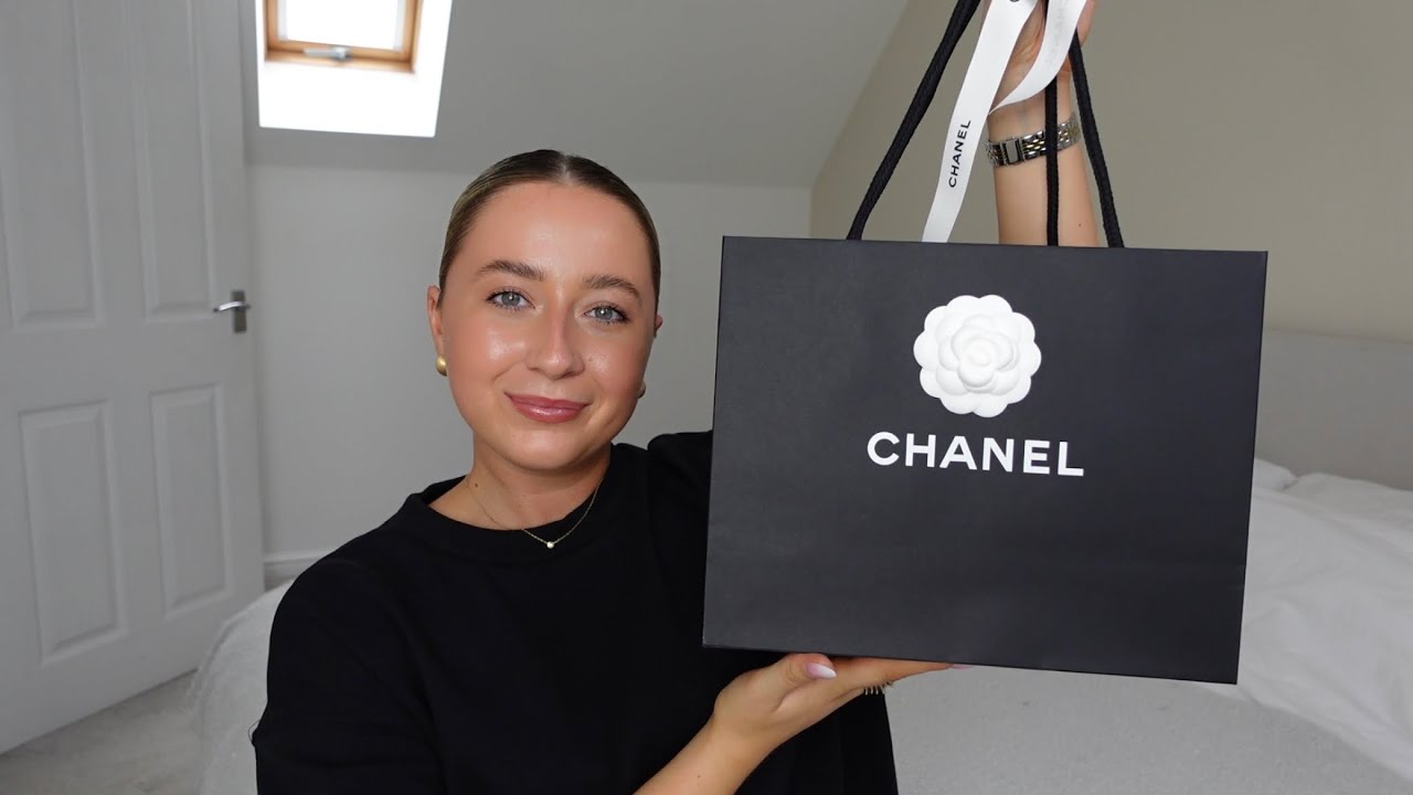 I finally found the Chanel bag and unboxing it. 