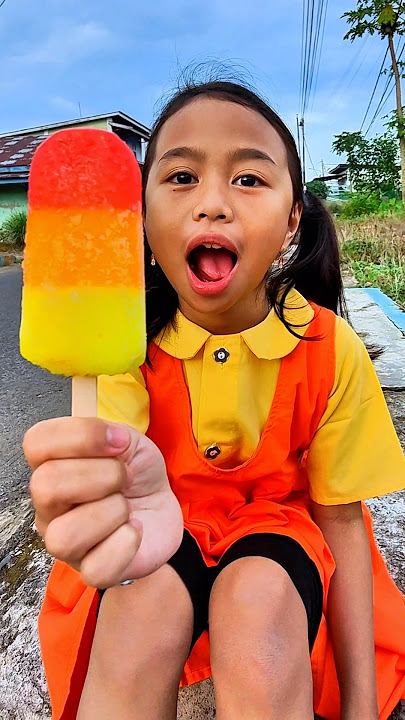 Squidgame Eat Ice Cream Upin Ipin Fight with Riska Vlog Beaten Grandma