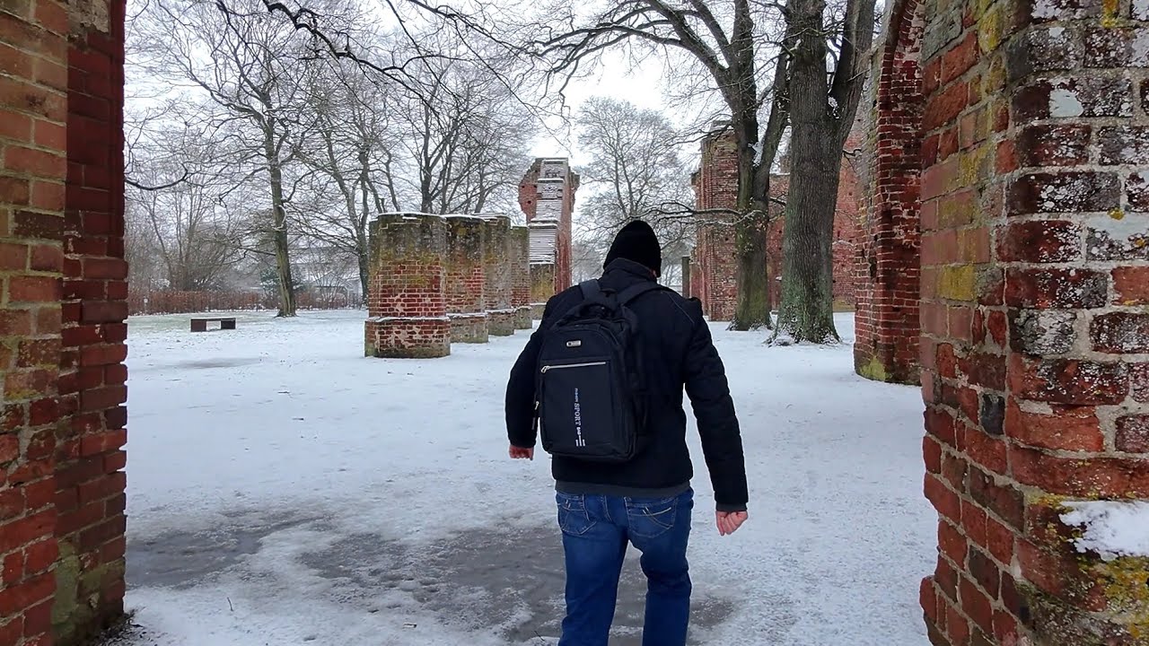 Winterspaziergang in der Klosterruine Greifswald-Eldena