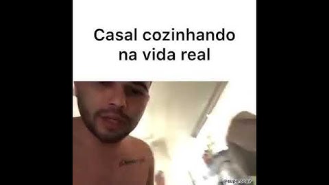Casal cozinhando em filmes