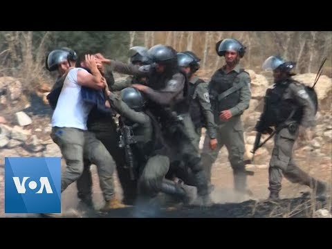 Palestinians Protesting Jewish Settlements Clash with Israeli Forces in West Bank | VOANews